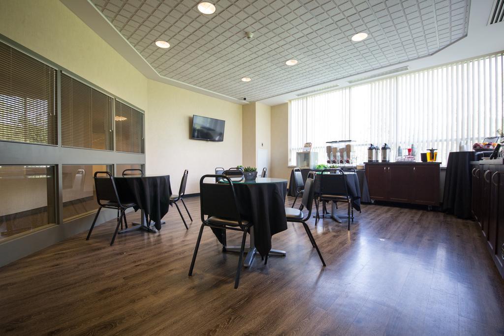 Residence & Conference Centre - Windsor Bagian luar foto