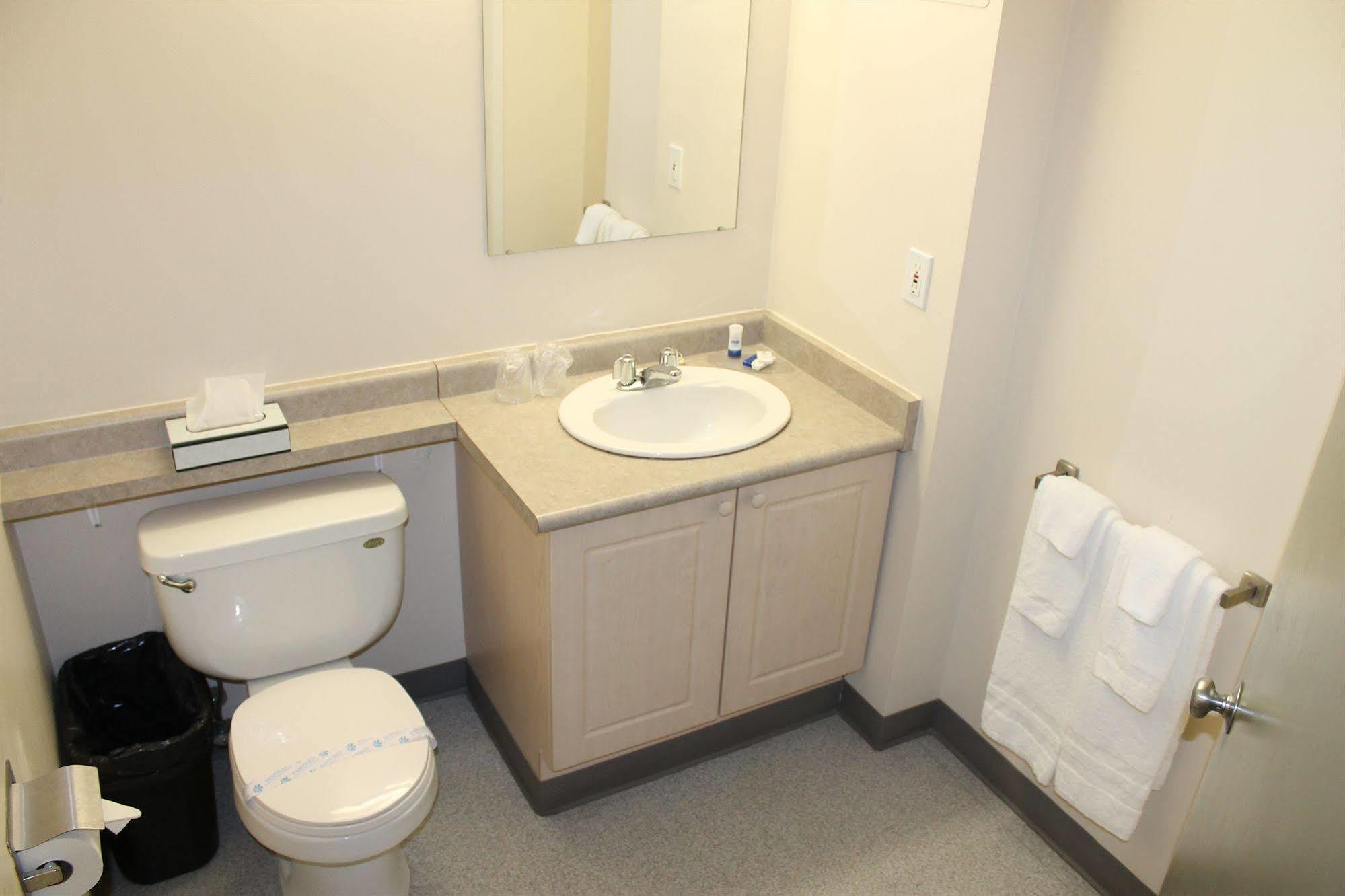 Residence & Conference Centre - Windsor Bagian luar foto