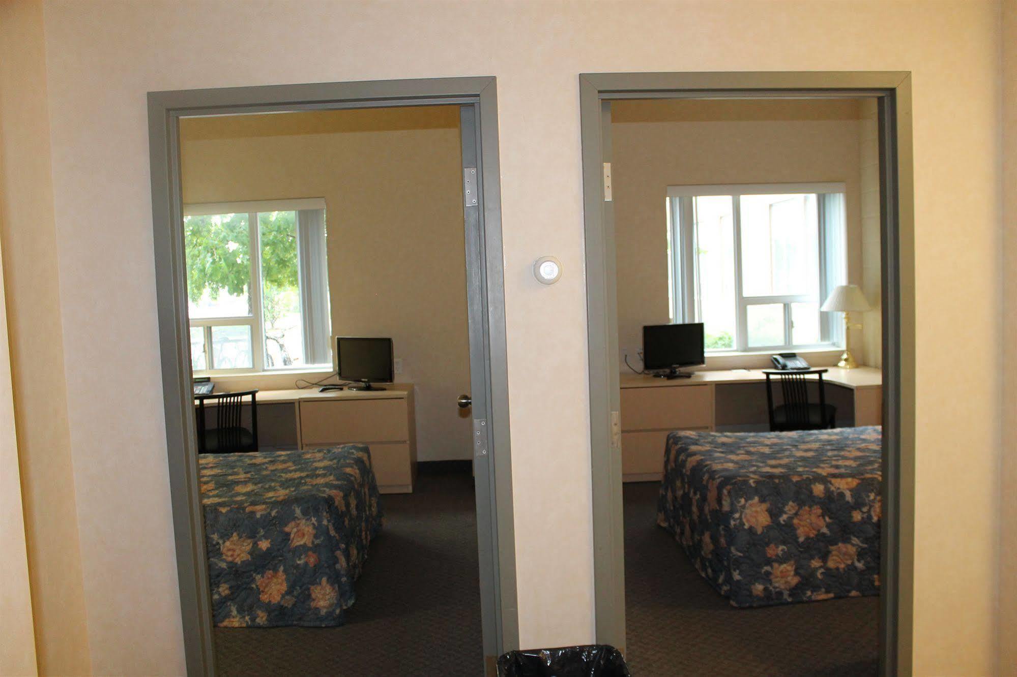 Residence & Conference Centre - Windsor Bagian luar foto