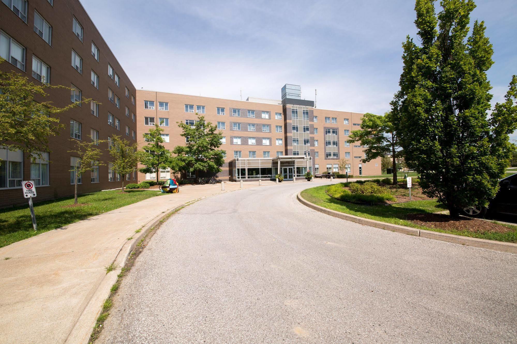 Residence & Conference Centre - Windsor Bagian luar foto